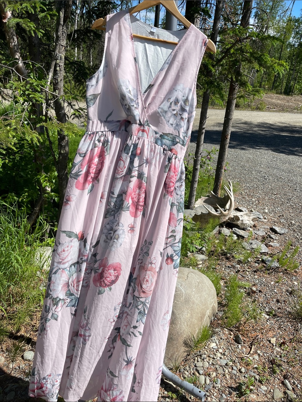 Floral Pink V-Neck Maxi Dress with Gathered Waist